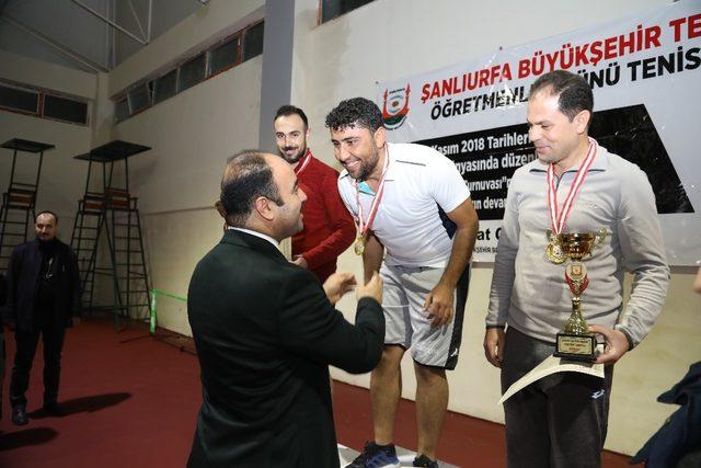 24 Kasım Öğretmenler Günü dolayısıyla tenis turnuvası düzenlendi