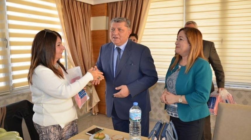 Aydın’da polislerin öğretmen eşleri unutulmadı