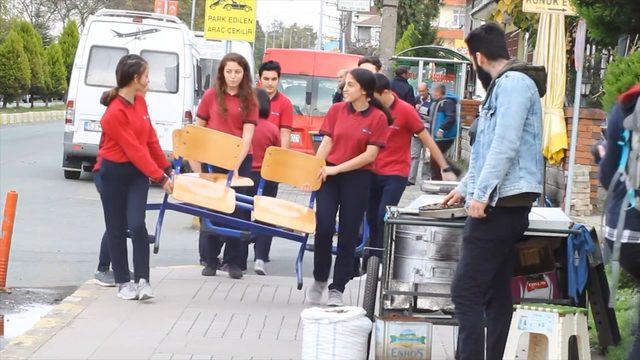 Emekli öğretmenlere 'sokakta sınıf' sürprizi