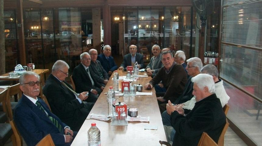 Emekli &ouml;ğretmenler yemekte buluştu