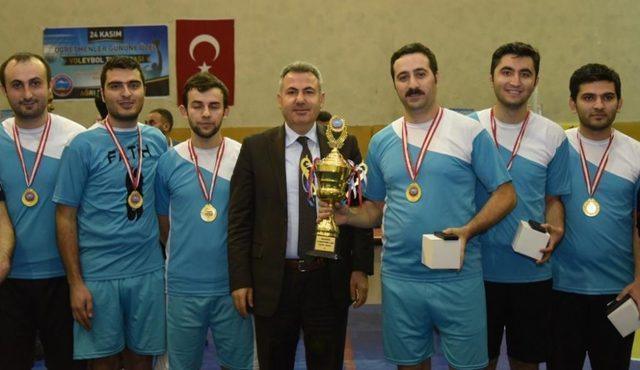 Ağrı’da öğretmenler arası voleybol turnuvası sona erdi