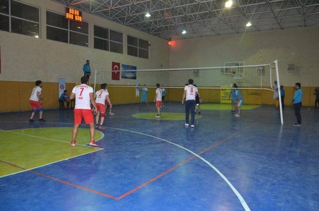 Ağrı’da öğretmenler arası voleybol turnuvası sona erdi