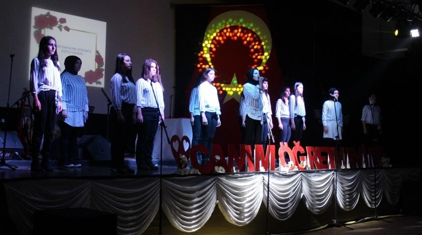 &Uuml;nye&rsquo;de &Ouml;ğretmenler G&uuml;n&uuml; kutlandı