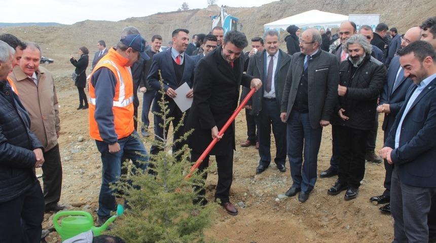 &Ouml;ğretmenler adına bin 300 fidan dikildi