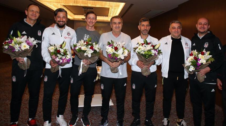 Beşiktaş'ta Şenol Güneş'in Öğretmenler Günü kutlandı