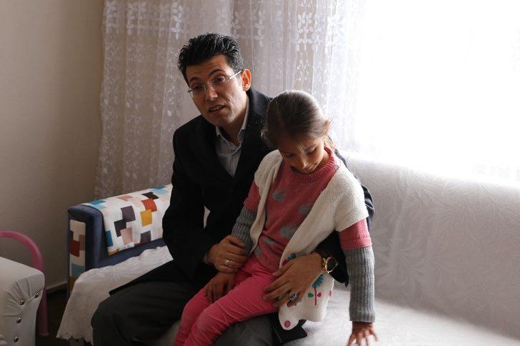 Varto kaymakamı Kaçmaz’dan öğretmen ve hastalara ziyaret G1