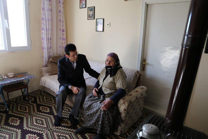 Varto kaymakamı Kaçmaz’dan öğretmen ve hastalara ziyaret G5