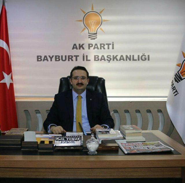 Bayburt'ta Ak Parti adayı Yumak oldu, bazı partililer istifa etti