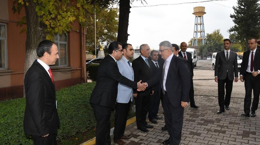 Vali Aykut Pekmez&rsquo;den İl &Ouml;zel İdareden brifing aldı