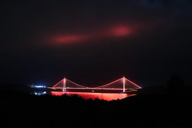 Galata Kulesi turuncuya büründü  G3