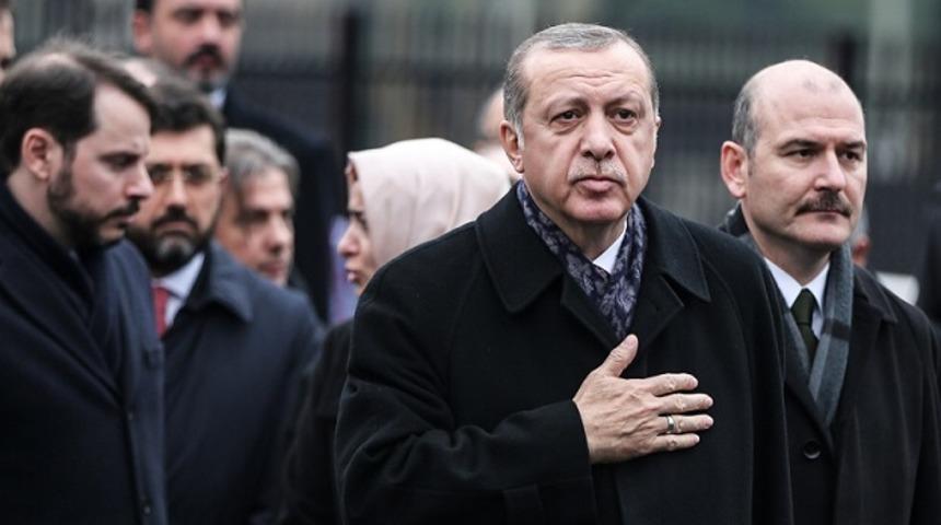 Ahmet Takan'dan bomba iddia: Saray'da yine Soylu kavgası &ccedil;ıktı!