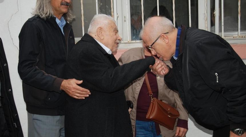 &Ouml;ğretmenlerini unutmadılar