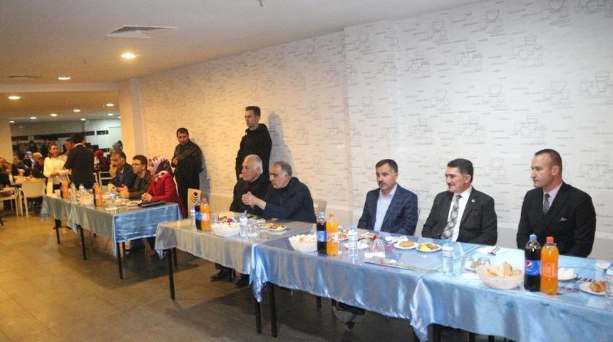 Ağrı&rsquo;da &ouml;ğretmenlere yemek verildi