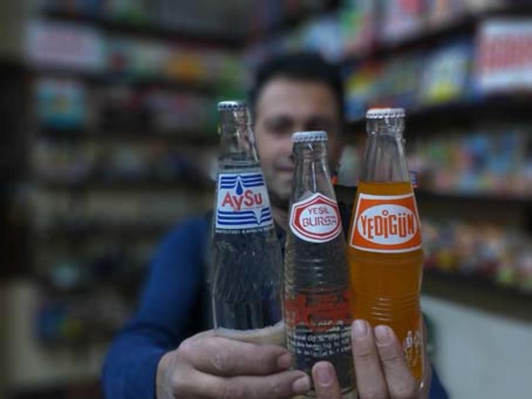 Bu bakkaldaki &uuml;r&uuml;nlerin hepsi 1970'dan kalma 