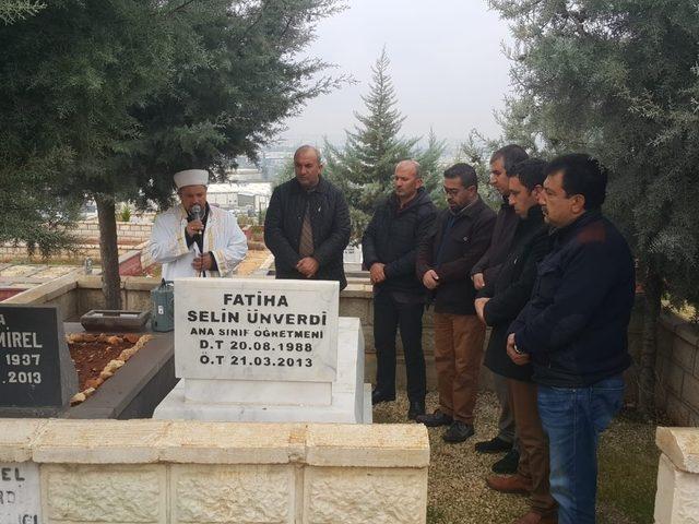 Öğretmenler Günü’nde hayatını kaybeden öğretmenlerin kabrini ziyaret ettiler