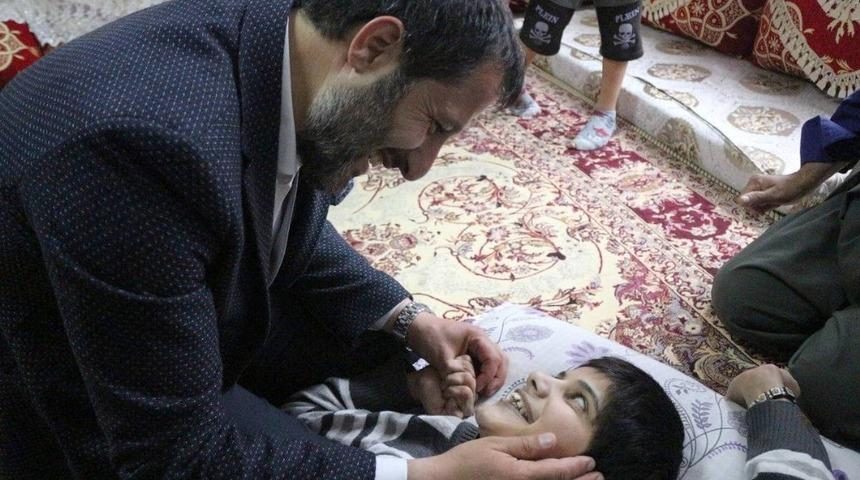 Başkan G&uuml;r&rsquo;&uuml;n &ccedil;ocuk sevgisi