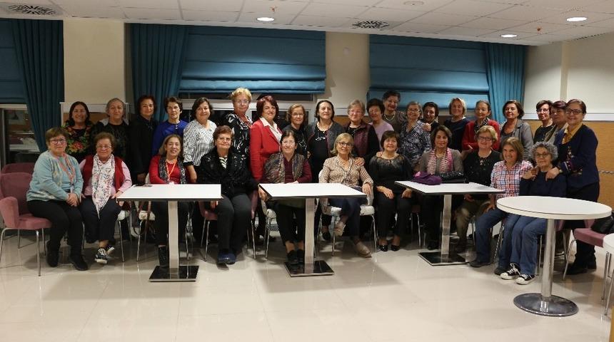 1971 mezunu 40 emekli &ouml;ğretmen bir araya geldi