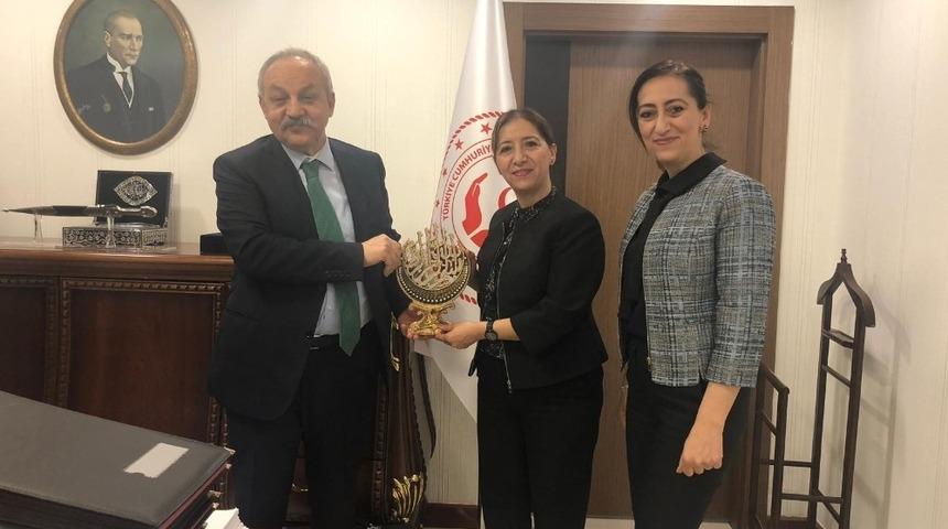 Y&uuml;ksekovalı kadınlardan Aile, &Ccedil;alışma ve Sosyal Hizmetler Bakan Yardımcısı Erdem&rsquo;e ziyaret