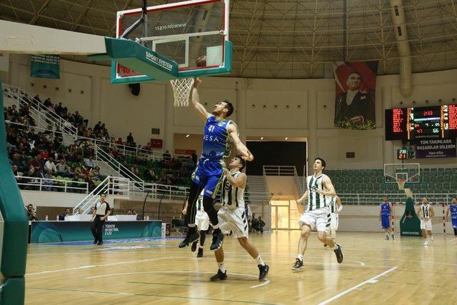 Denizli Basket Bornova Belediyespor’u farklı geçti