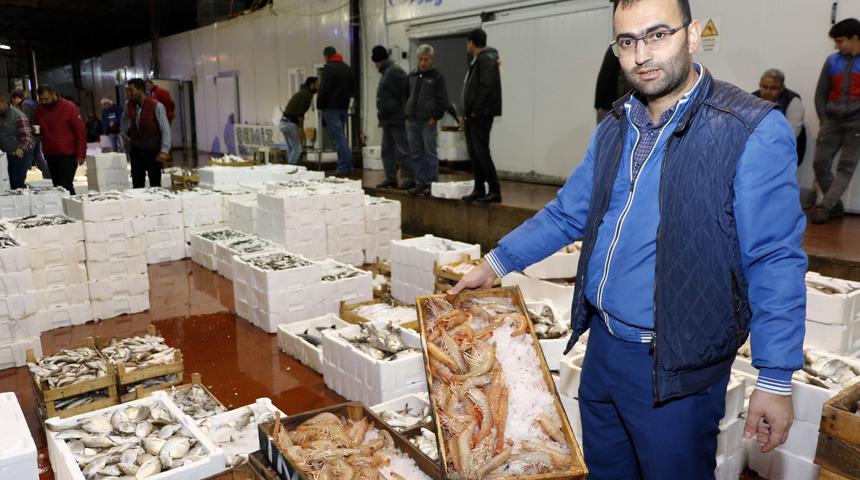 Pazardaki balık fiyatları, hali 3'e katlıyor