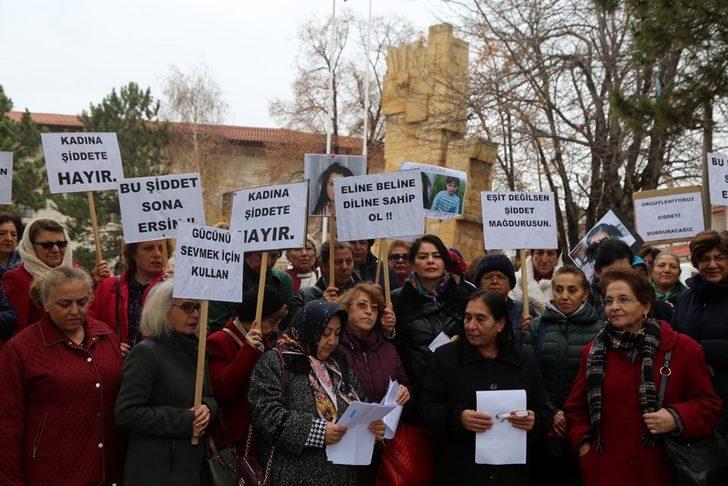 'Kadına Yönelik Şiddetle Uluslararası Mücadele Günü'nde kadınlar sokakta  G1