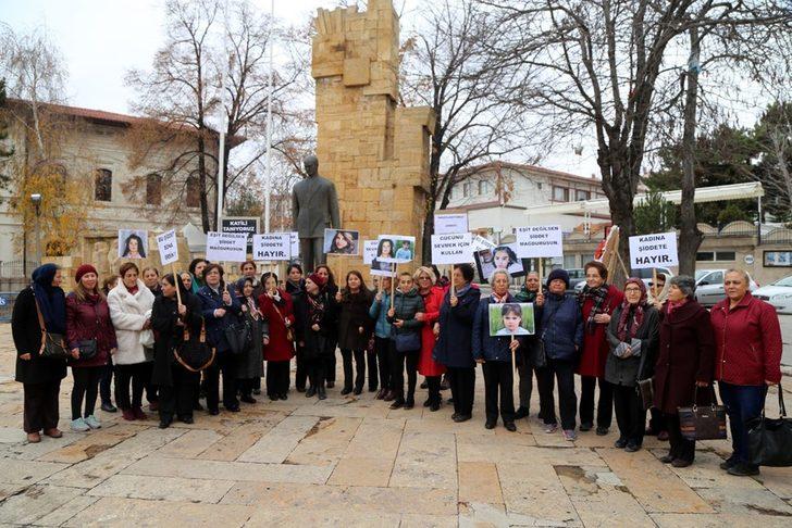 'Kadına Yönelik Şiddetle Uluslararası Mücadele Günü'nde kadınlar sokakta  G3