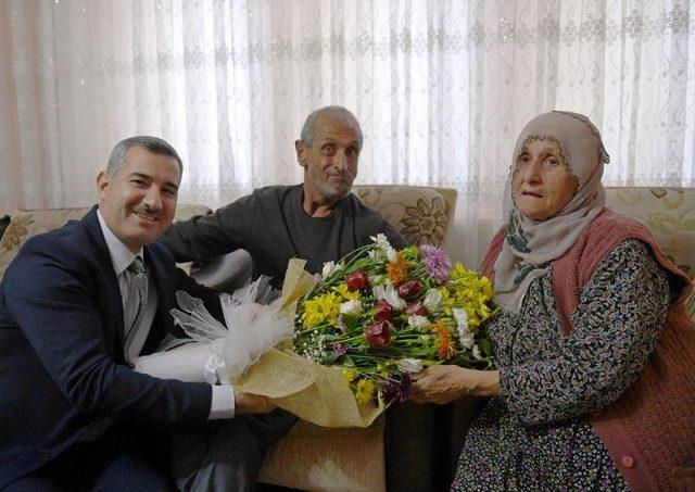 Başkan Çınar ‘Tut Elimden’ projesi ile ödül alacak