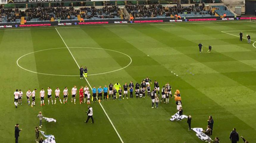 İngiltere’de Steve Perry isimli taraftar maçı yardımcı hakem olarak tamamladı