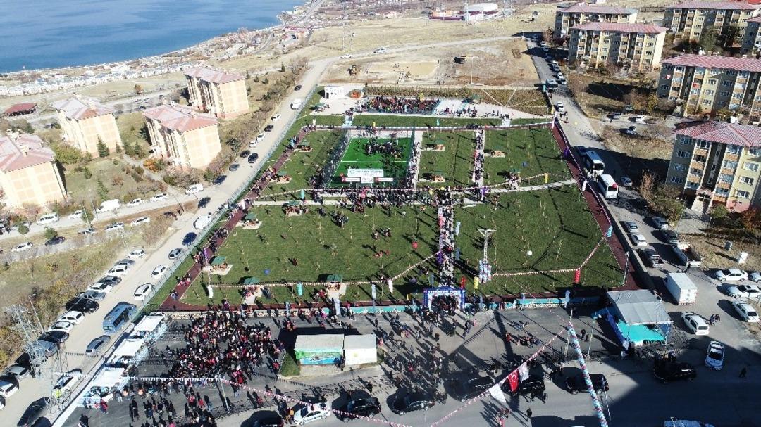 Edremit Erdemkent Parkı hizmete a&ccedil;ıldı