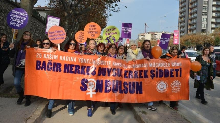 Nil&uuml;fer&rsquo;de kadınlar şiddete karşı y&uuml;r&uuml;d&uuml;