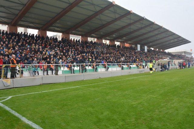 TFF 2. Lig Kırmızı Grup: Manisa BBSK: 0- Tuzlaspor: 0