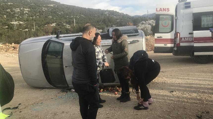 Otomobil şarampole devrildi: 4 yaralı