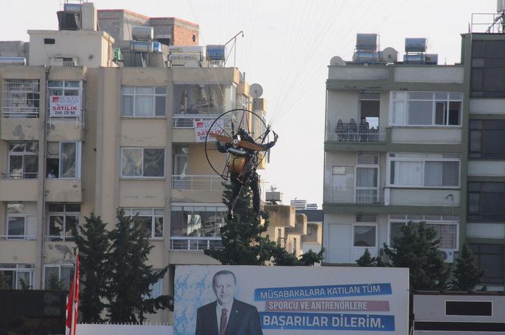 Adana Demirspor taraftarı stada yamaç paraşütü ile indi G1