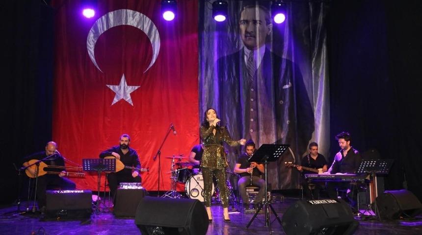 Konserin gelirini kanser hastalarına bağışladılar
