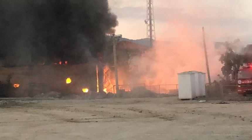 Kaş&rsquo;ta depo yangını