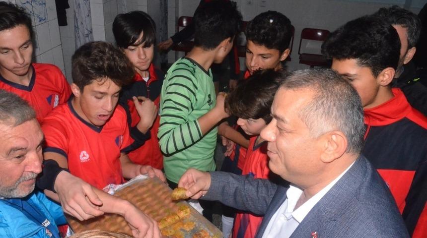 Erdoğan Bıyık&rsquo;tan sporcu gen&ccedil;lere destek