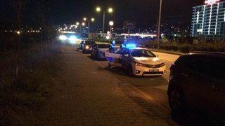 Dur ihtarına uymayan araç polislere çarptı: 1 polis şehit!