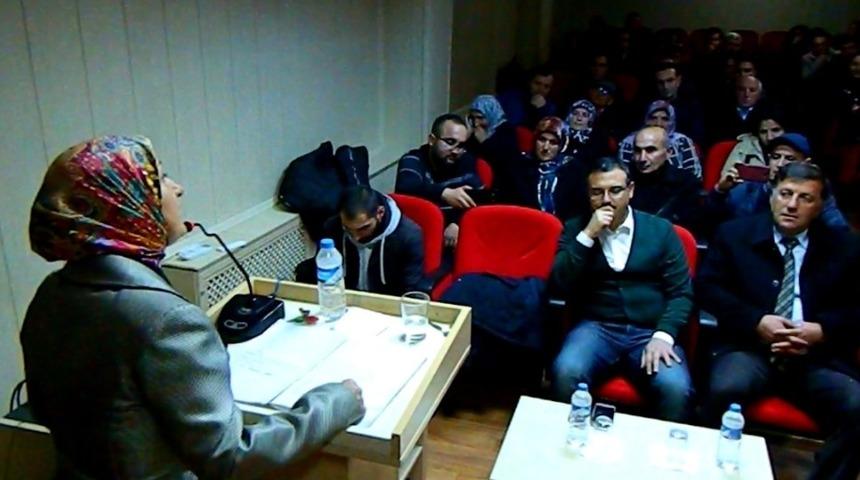 Kadın muhtardan şiir dinletisi