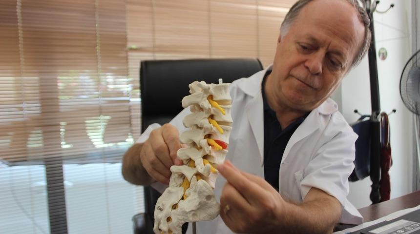 &ldquo;Asitli gıdalar, stres ve D vitamini eksikliği  kemiklerin d&uuml;şmanı&rdquo;