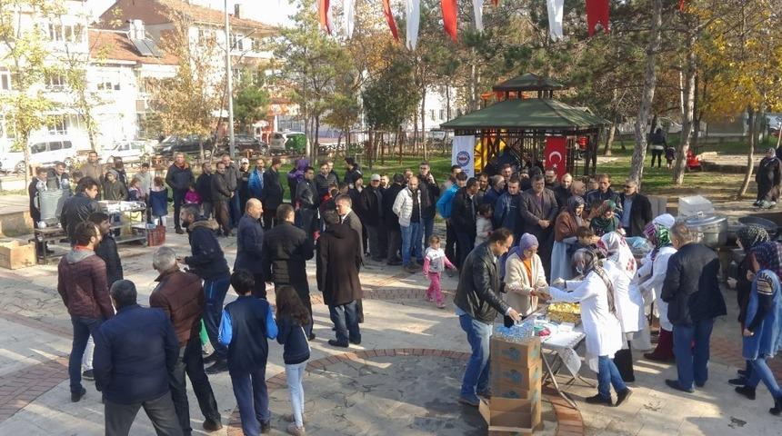 &Ouml;ğretmenlerden hamsili kutlama