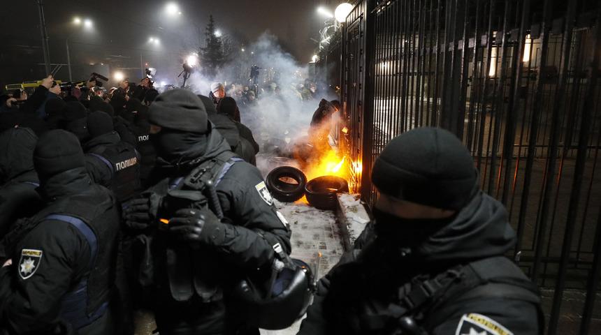 Korkulan oldu! Ukrayna Başkanı sıkıyönetim kanununu imzaladı