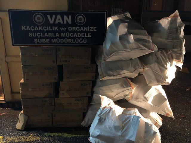 Van’da 28 bin paket kaçak sigara ele geçirildi