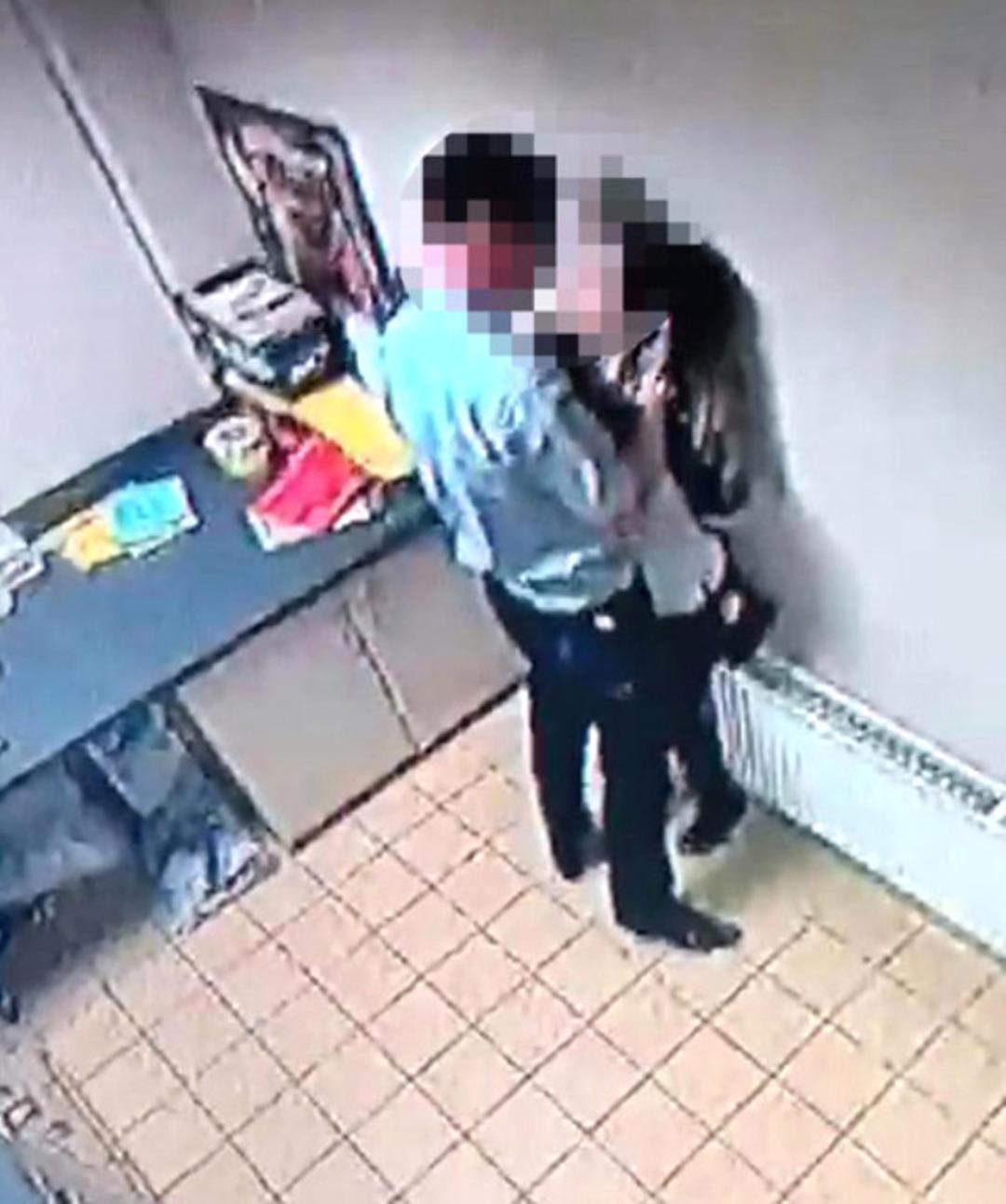 Market &ccedil;alışanları ilişkiye girerken kameraya yakalandı!