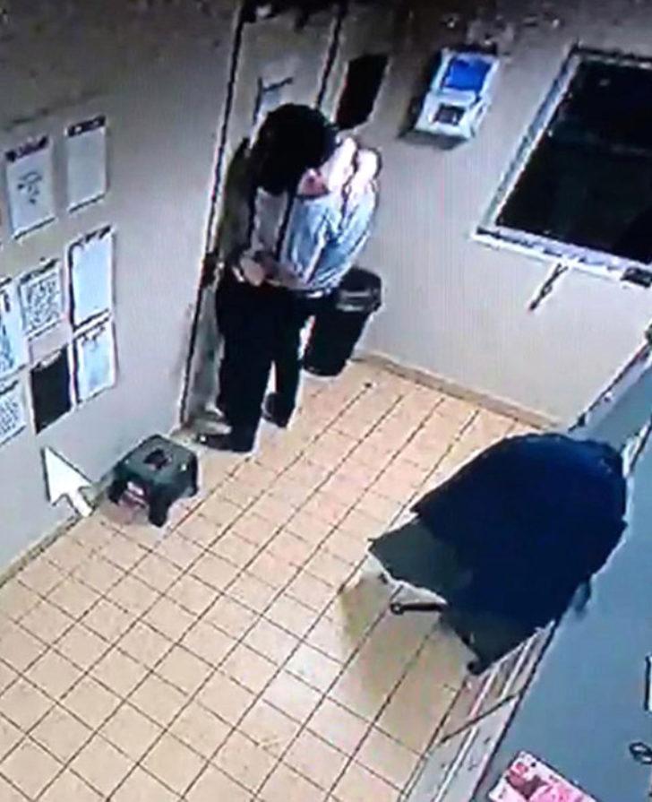 Market çalışanları ilişkiye girerken kameraya yakalandı! G3