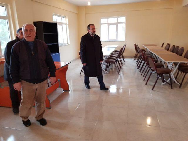 Hayırsever Yıldırım, Türkistan Cami Taziye Evi’nin içerisini yeniledi