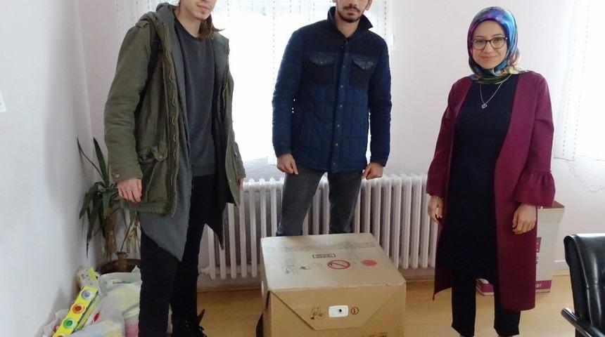 &Uuml;niversite &Ouml;ğrenci Kul&uuml;b&uuml;&rsquo;nden ilkokula malzeme desteği