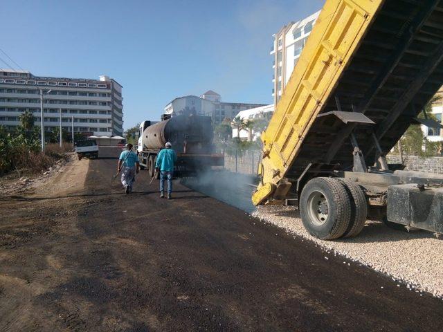 Alanya’da asfalt çalışmaları devam ediyor