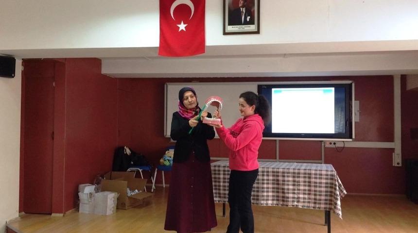 K&uuml;tahya&rsquo;da diş sağlığı ve beslenme eğitimi