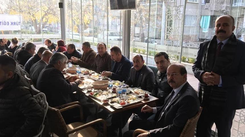 Sarıg&ouml;l T&uuml;rk Eğitim Sen kahvaltıda buluştu