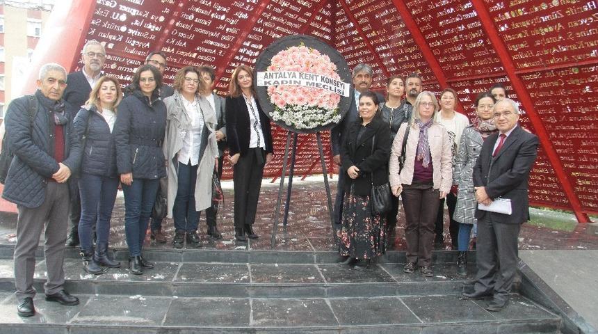 Kadın meclisi kadına şiddete &lsquo;dur&rsquo; demek i&ccedil;in toplandı